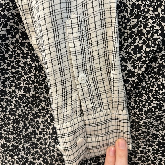 Equipment Femme Contrast Floral Print Lynn Silk Blouse Sz XS - Picture 7 of 8